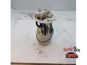 Used Electric fuel pump Opel Corsa D 1.4 16V Twinport Price € 50,00 Margin scheme offered by Rooie Ben autodemontage