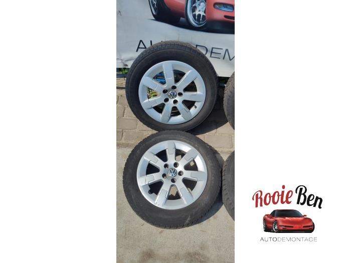 Set of wheels + winter tyres from a Volkswagen Polo IV (9N1/2/3) 1.2 12V 2005