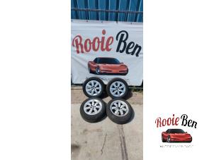 Usagé Kit jantes + pneus d'hivers Volkswagen Polo IV (9N1/2/3) 1.2 12V Prix € 200,00 Règlement à la marge proposé par Rooie Ben autodemontage