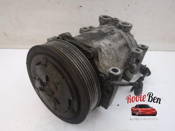 Air conditioning pump from a Dodge Ram 3500 (BR/BE) 5.2 1500 4x2 Kat. 1996
