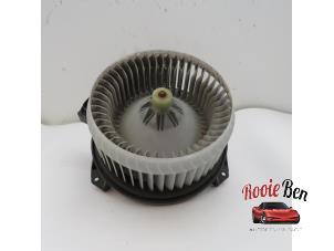 Used Heating and ventilation fan motor Dodge Ram 1500 Crew Cab (DS/DJ/D2) 5.7 V8 Hemi 1500 4x2 Price on request offered by Rooie Ben autodemontage