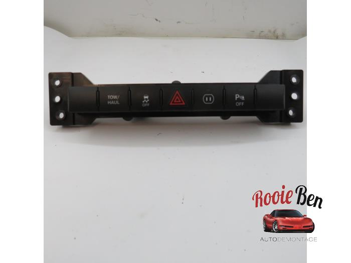 Used Central electronic module Dodge Ram 1500 Crew Cab (DS/DJ/D2) 5.7 V8 Hemi 1500 4x2 Price € 50,00 Margin scheme offered by Rooie Ben autodemontage