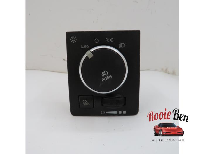 Interruptor de luz de un Dodge Ram 1500 Crew Cab (DS/DJ/D2) 5.7 V8 Hemi 1500 4x2 2013