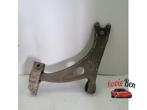 Used Front wishbone, right Volkswagen Tiguan (5N1/2) 2.0 TDI 16V 4Motion Price on request offered by Rooie Ben autodemontage