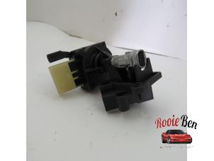 Used Ignition switch contact block Chrysler Sebring II (JS) 2.0 16V Price on request offered by Rooie Ben autodemontage
