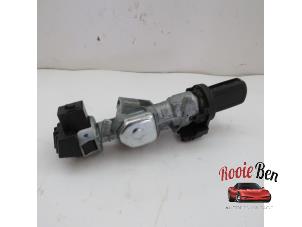 Used Ignition lock + key Landrover Range Rover Sport (LS) 2.7 TDV6 24V Price on request offered by Rooie Ben autodemontage