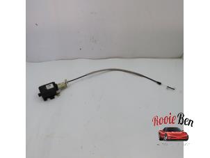 Used Tank flap lock motor Landrover Range Rover Sport (LS) 2.7 TDV6 24V Price on request offered by Rooie Ben autodemontage