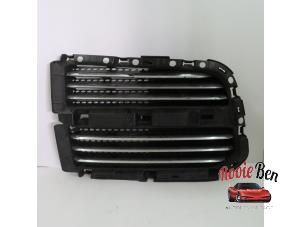 Used Grille Dodge Ram 1500 Crew Cab (DS/DJ/D2) 5.7 V8 Hemi 1500 4x2 Price on request offered by Rooie Ben autodemontage