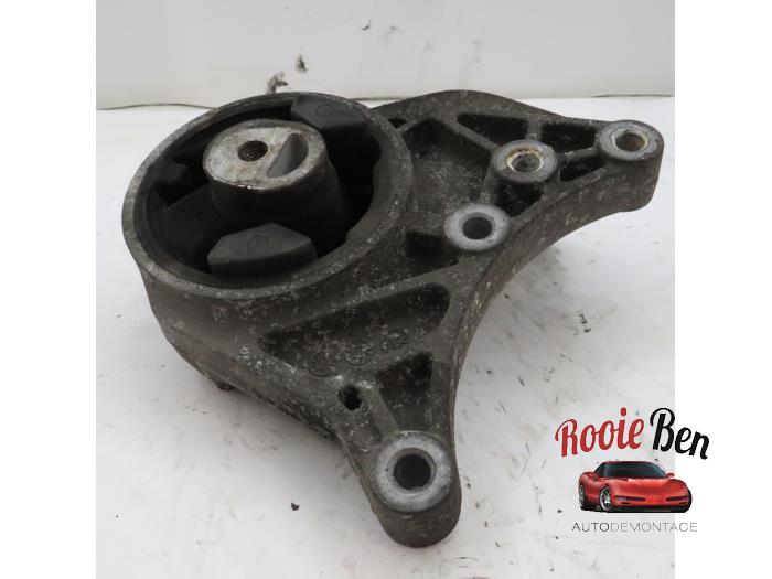 Used Engine mount Chrysler Voyager/Grand Voyager (RG/RS) 2.8 CRD 16V Autom. (Dodge Ram Van) Price € 20,00 Margin scheme offered by Rooie Ben autodemontage