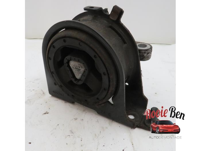 Used Engine mount Chrysler Voyager/Grand Voyager (RG/RS) 2.8 CRD 16V Autom. (Dodge Ram Van) Price € 20,00 Margin scheme offered by Rooie Ben autodemontage