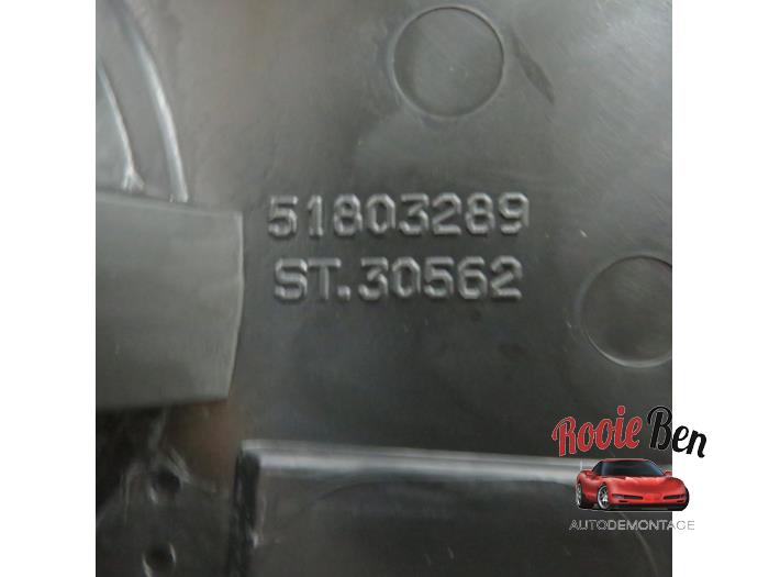 Embellecedore para tablero de instrumentos de un Fiat 500 (312) 1.2 69 2012
