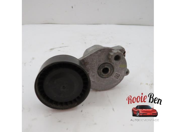 Usados Rodillo tensor correa múltiple Mercedes E (W213) E-200 2.0 Turbo 16V Precio € 15,00 Norma de margen ofrecido por Rooie Ben autodemontage