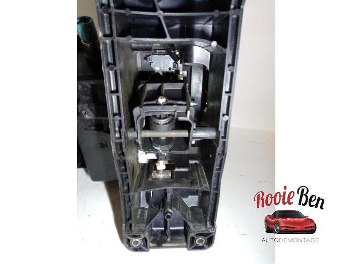 Automatic gear selector from a RAM 1500 Crew Cab (DS/DJ/D2) 5.7 Hemi V8 4x4 2011