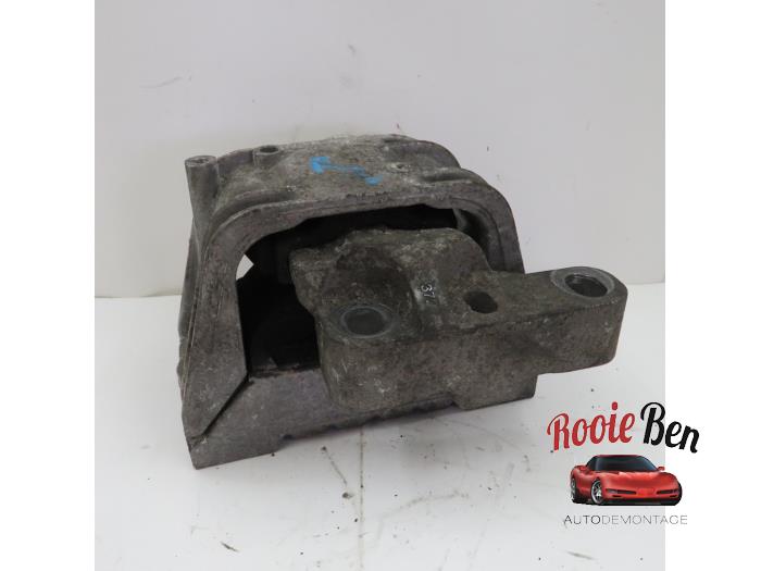 Usagé Support moteur Volkswagen Caddy III (2KA,2KH,2CA,2CH) 2.0 SDI Prix € 25,00 Règlement à la marge proposé par Rooie Ben autodemontage