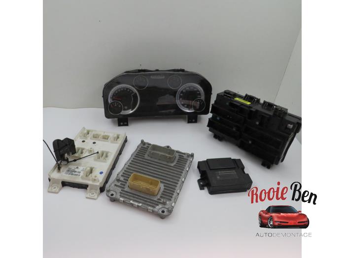 Used Ignition lock + computer Dodge 1500 Crew Cab (DS) 5.7 Hemi V8 4x4 Price on request offered by Rooie Ben autodemontage