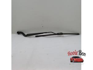 Used Front wiper arm Ford Ranger 3.2 TDCI 20V 200 4x4 Price on request offered by Rooie Ben autodemontage
