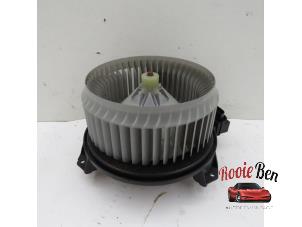Usados Motor de ventilador de calefactor Dodge Caliber 2.0 CRD 16V Precio de solicitud ofrecido por Rooie Ben autodemontage