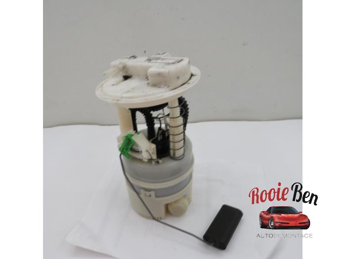 Usagé Pompe à carburant Renault Twingo II (CN) 1.2 Prix € 19,00 Règlement à la marge proposé par Rooie Ben autodemontage