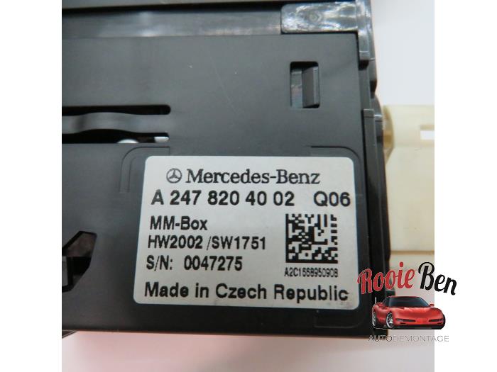 AUX / USB connection from a Mercedes-Benz GLC Coupe (C253) 2.0 300 e 16V 4-Matic 2020