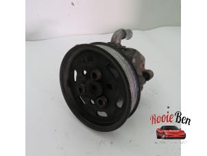 Used Power steering pump Volkswagen Caddy III (2KA,2KH,2CA,2CH) 1.9 TDI Price on request offered by Rooie Ben autodemontage