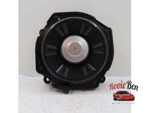Used Speaker Mercedes A (177.0) 2.0 A-220 Turbo 16V Price on request offered by Rooie Ben autodemontage