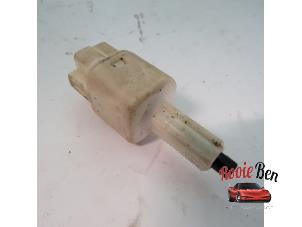Used Brake light switch Peugeot 108 1.0 12V VVT-i Price on request offered by Rooie Ben autodemontage