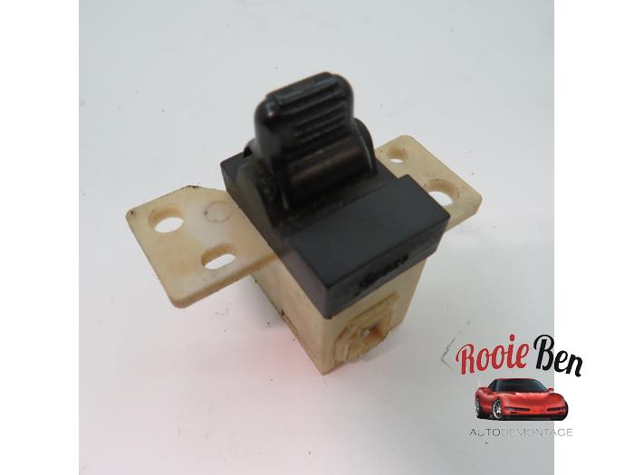 Usados Interruptor de ventanilla eléctrica Chrysler Stratus (JA/JX) 2.5 V6 24V Precio € 20,00 Norma de margen ofrecido por Rooie Ben autodemontage