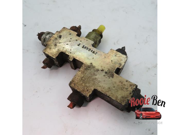 Begagnade EBD-system Jeep Cherokee (XJ) 2.5i Pris € 25,00 Marginaltabell erbjuds av Rooie Ben autodemontage