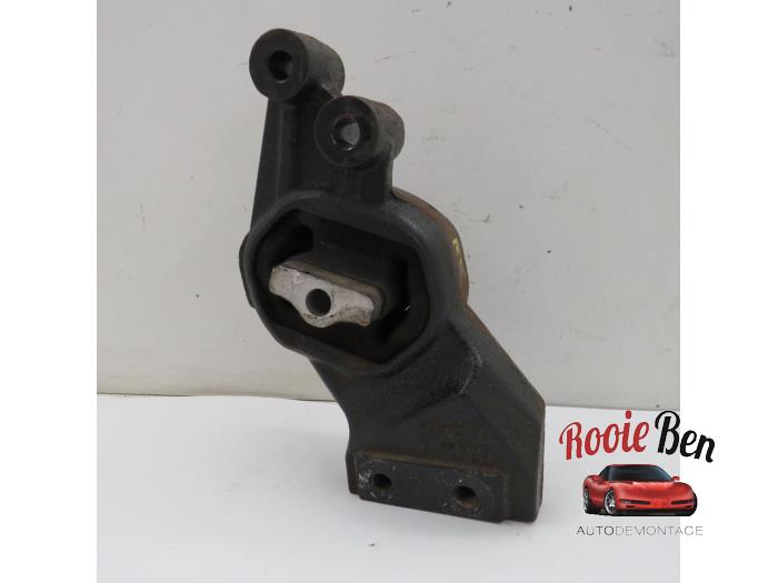 Usagé Support moteur Dodge 1500 Crew Cab (DS) 5.7 Hemi V8 4x4 Prix € 50,00 Règlement à la marge proposé par Rooie Ben autodemontage