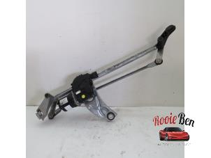Used Wiper motor + mechanism Mercedes A (177.0) 2.0 A-220 Turbo 16V Price on request offered by Rooie Ben autodemontage