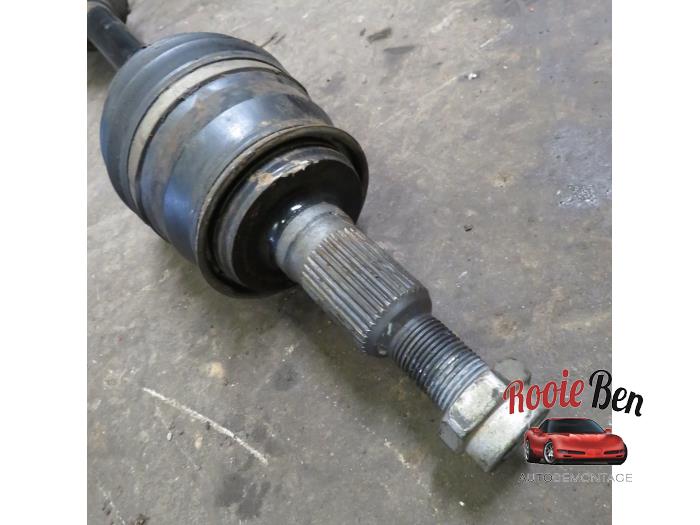 Front drive shaft, left from a Chevrolet Silverado 1500 Standard Cab 5.3 V8 2500 4x4 Crew Cab 2018