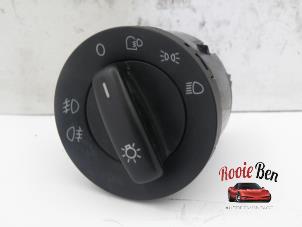 Used Light switch Volkswagen Passat Variant (3C5) 2.0 TDI 140 Price € 20,00 Margin scheme offered by Rooie Ben autodemontage