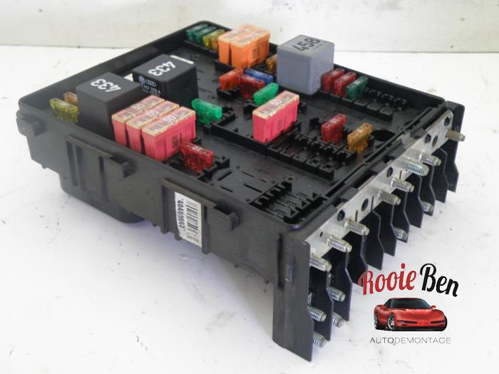 Fuse box Volkswagen Golf V 1.9 TDI - 1K0937124K OEM