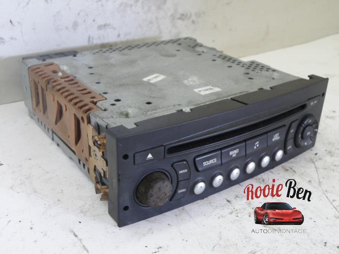 Radio CD player from a Peugeot 207/207+ (WA/WC/WM) 1.4 16V VTi 2008
