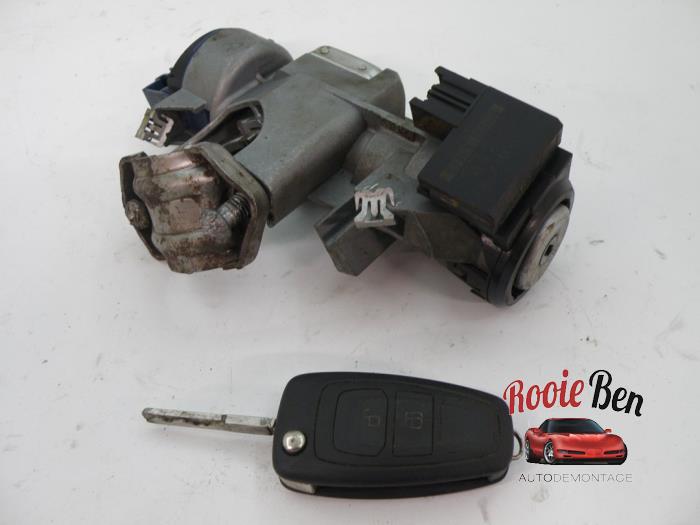Cerradura de contacto y llave de un Ford Ranger 3.2 TDCI 20V 200 4x4 2013