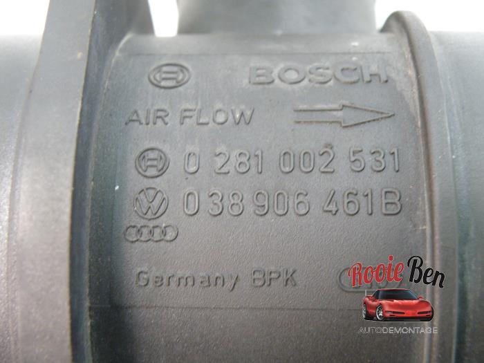 Air mass meter from a Volkswagen Touran (1T1/T2) 1.9 TDI 105 Euro 3 2009