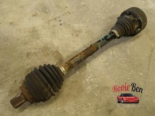 Used Front drive shaft, left Volkswagen Touran (1T1/T2) 1.9 TDI 105 Euro 3 Price on request offered by Rooie Ben autodemontage