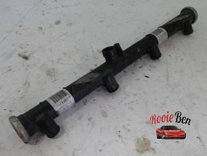 Used Fuel injector nozzle Chevrolet Avalanche 5.3 1500 V8 4x4 Price on request offered by Rooie Ben autodemontage
