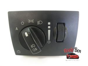 Usados Interruptor de luz Chrysler 300 C 5.7 V8 Hemi Precio de solicitud ofrecido por Rooie Ben autodemontage