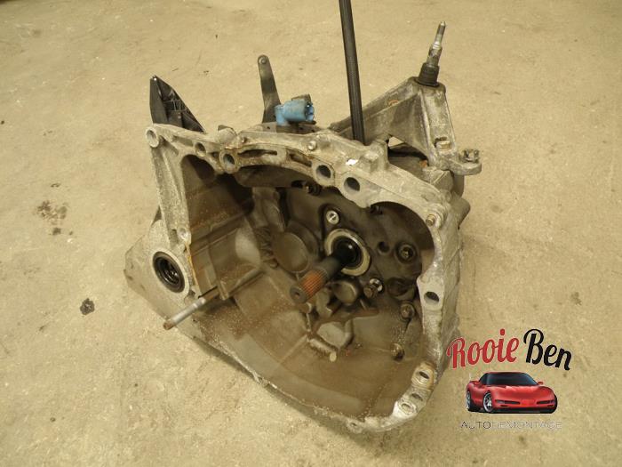 Usagé Boîte de vitesse Renault Clio III (BR/CR) 1.2 16V 75 Prix € 200,00 Règlement à la marge proposé par Rooie Ben autodemontage
