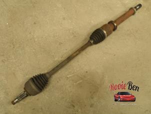 Used Front drive shaft, right Renault Clio III (BR/CR) 1.2 16V 75 Price € 50,00 Margin scheme offered by Rooie Ben autodemontage