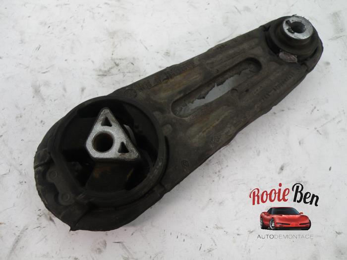 Used Engine mount Renault Clio III (BR/CR) 1.2 16V 75 Price € 25,00 Margin scheme offered by Rooie Ben autodemontage