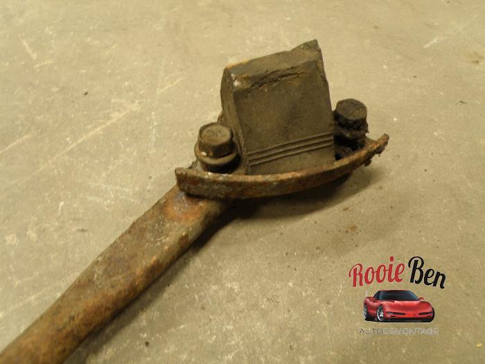 Front wishbone, right from a Dodge B-Serie B150 5.2 V8 EFI 1979