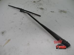 Used Front wiper arm Dodge B-Serie B150 5.2 V8 EFI Price on request offered by Rooie Ben autodemontage
