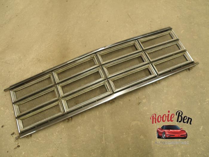 Używane Grill Dodge B-Serie B150 5.2 V8 EFI Cena € 100,00 Procedura marży oferowane przez Rooie Ben autodemontage