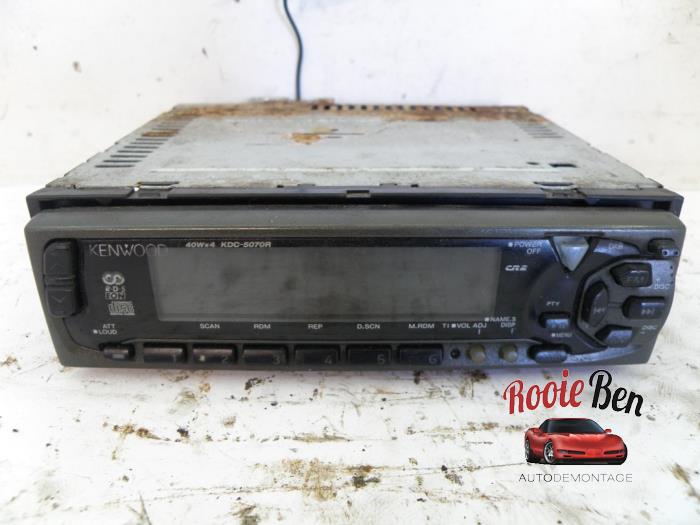 Radio CD player from a Dodge B-Serie B150 5.2 V8 EFI 1979