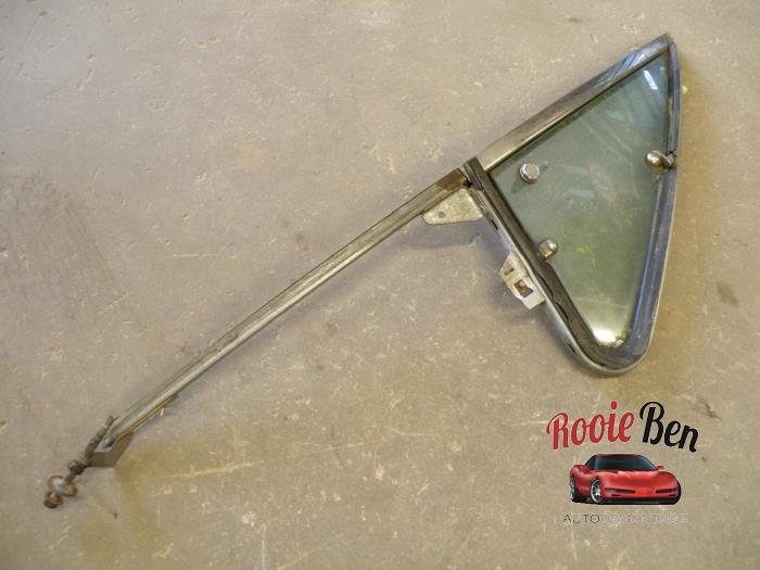 Usados Ventanilla triangular derecha delante Dodge B-Serie B150 5.2 V8 EFI Precio € 50,00 Norma de margen ofrecido por Rooie Ben autodemontage