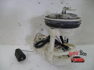Used Electric fuel pump Honda Civic (EP/EU) 1.7 16V Price on request offered by Rooie Ben autodemontage