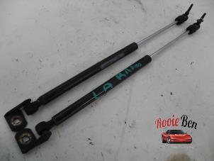 Used Set of tailgate gas struts Jeep Grand Cherokee (WG/WJ) 2.7 CRD 20V Price on request offered by Rooie Ben autodemontage