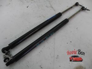 Used Set of tailgate gas struts Jeep Grand Cherokee (WG/WJ) 2.7 CRD 20V Price on request offered by Rooie Ben autodemontage